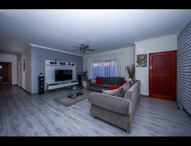 3 BEDROOM TOWNHOUSE FOR SALE IN WILRO PARK